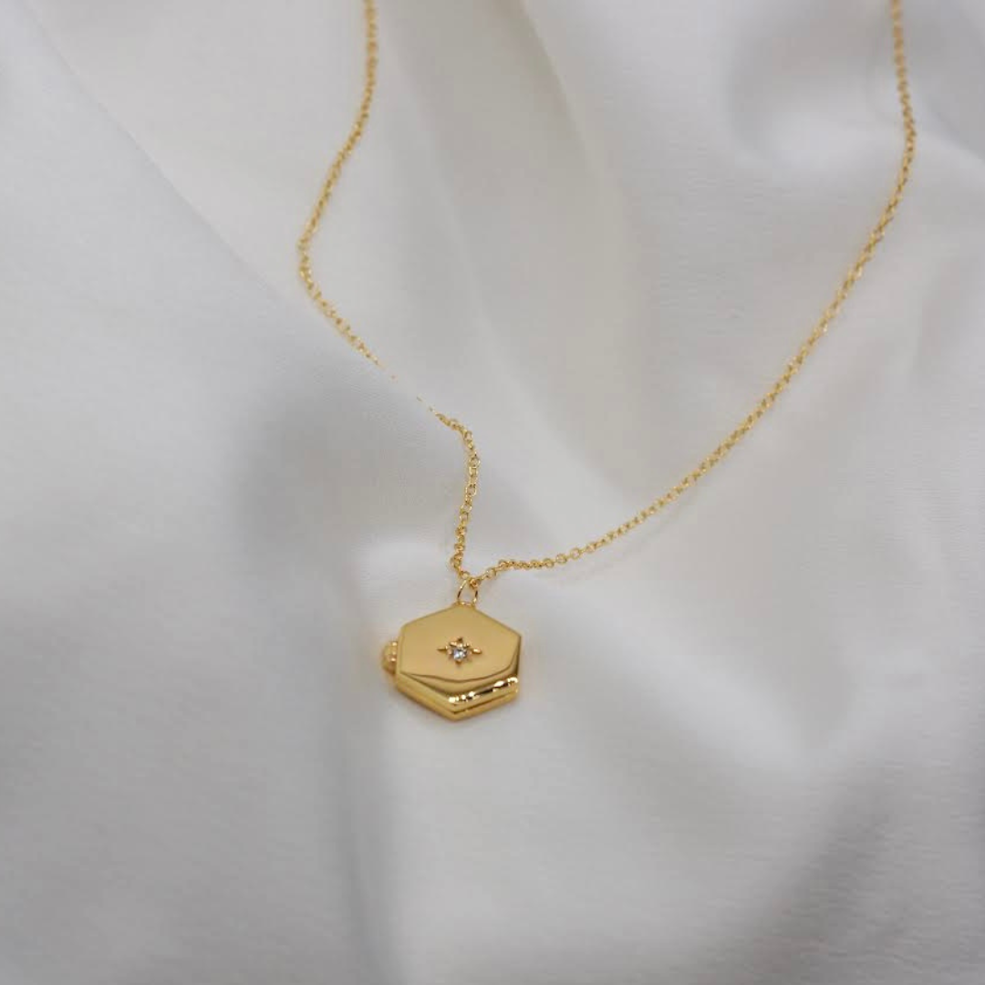 18 K locket neckalce. Opening locket to place photo inside. Delicate gold chain. 18K gold on sterling silver. Tarnish free. Hypoallergenic gold locket neckalce. Everyday necklace. Special occasions necklace