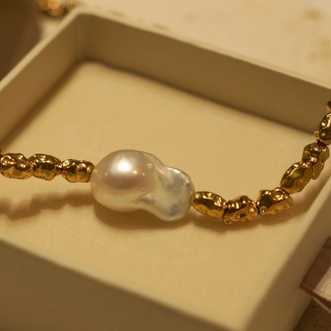 Alexandra pearl Necklace
