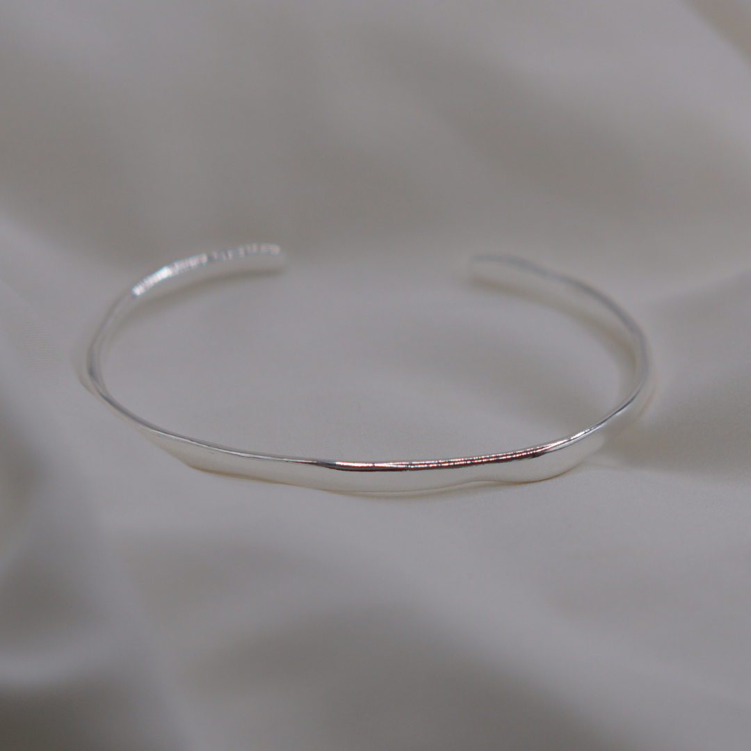 THE ELLIOTT BANGLE